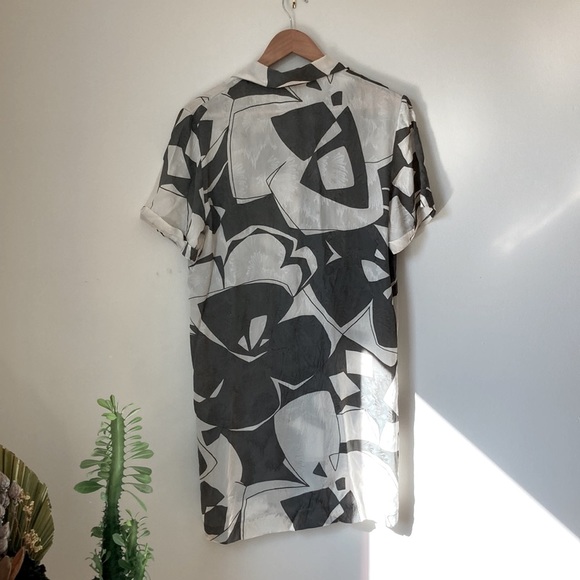 Graphic silk button-up dress - Picture 4 of 4
